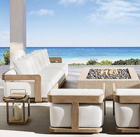 Ensemble de salon d'extérieur élégant, écologique et durable, structure en teck, coussins neutres imperméables et à séchage rapide, style resort moderne