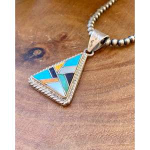 Colgante Vintage Navajo con Incrustaciones de Piedras Variadas y Plata de Ley, Joyería Fina - Product Image 4