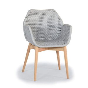 Silla de comedor de madera de teca moderna para exteriores con asiento de cubo de mimbre tejido gris claro - Product Image 2