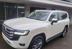 Excellent SUV VX Limited 2024 Noir, Essence/Pétrole, Conduite à Gauche, Boîte Automatique, Toit Panoramique, Démarrage à Distance, Sièges en Cuir - Product Image 2