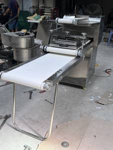 1 an de garantie Machine de moulage de pâte à 3 convoyeurs Vietnam Bakery 750W Moteur électrique 220V/380W 1750x500x1050 (DxRxC) - Product Image 2