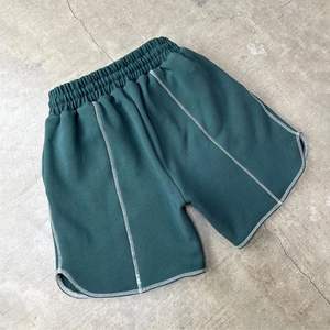 Pantalones cortos deportivos de gran tamaño con cintura elástica informal y contraste de 320gsm con logotipo personalizado para hombre, novedad - Product Image 3