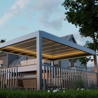 Pavillon de jardin moderne avec structure en acier thermolaqué blanc et toit à lames bioclimatiques pour terrasse, durable et ouvert