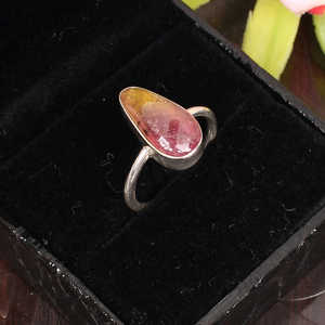 Bague Statement Boho-HipHop en Platine avec Pierre Précieuse Tourmaline Rose Naturelle, Bijou Fin pour les Promesses - Product Image 1