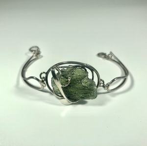 Pulsera de mujer hecha a mano de Plata de Ley 925 con piedra preciosa curativa verde que cambia de color de moldavita natural - Product Image 3