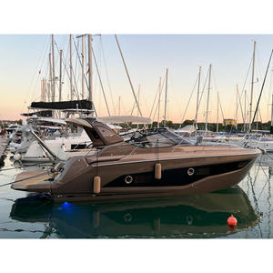 Yacht de luxe Cranchi Z35 pour les aventures aquatiques - Product Image 1