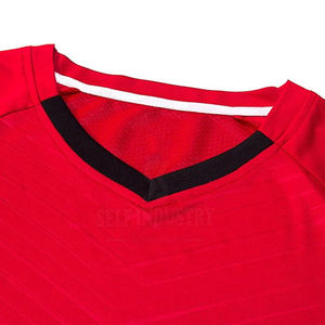 Mejor diseño personalizado Color y tamaño transpirable manga corta uniforme de fútbol hecho en fábrica uniforme de fútbol ligero para la venta - Product Image 2