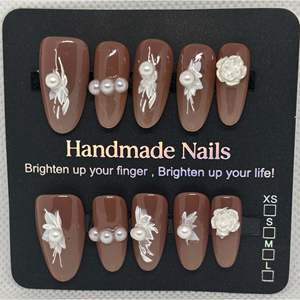 Unghie Finte Vintage Toffee di Media Dimensione con Design Classico Vintage Toffee - Product Image 1