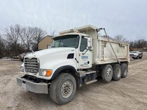 Meilleurs camions à benne basculante d'occasion à vendre - Product Image 6