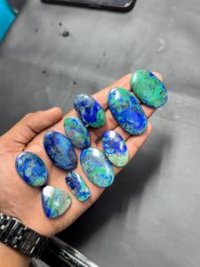 Cabujón de piedras preciosas sueltas de azurita natural de grado AAA verde con forma y tamaño mixtos para la fabricación de joyas - Product Image 3