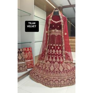 Vestidos Vintage Terciopelo Rojo Lehanga Choli para Mujer para Boda en Venta Mayorista Servicios de Prendas de Vestir - Product Image 1