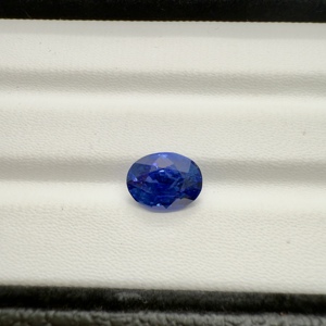 ไพลินสีน้ำเงินเข้มคุณภาพดีเป็นเอกลักษณ์สำหรับทำเครื่องประดับพลอยสีฟ้าศรีลังกา - Product Image 4