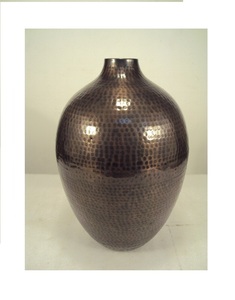 Jarrón decorativo de metal con diseño acanalado para decoración del hogar - Product Image 5
