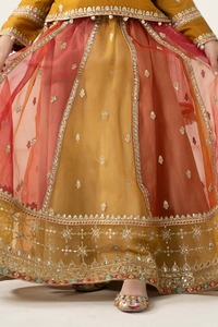 Lehanga y Kurti para niñas paquistaníes con adornos de perlas y lentejuelas para Eid y ceremonias de boda - Product Image 5