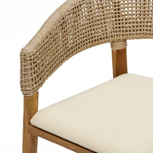 Chaise de jardin moderne Cassandra en bois de teck massif de qualité et rotin tissé avec coussin imperméable pour une utilisation en extérieur. - Product Image 5
