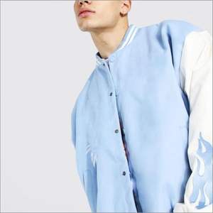 Chaqueta Varsity Vintage Personalizada de Alta Calidad para Hombre, Cuello Alto, Decoración con Botones, Parche de Chenilla, Cierre Frontal con Cremallera, Estilo Béisbol para Invierno - Product Image 3