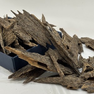 Double Grade Ant Oud Wood Brûleur Bakhoor Organique Haute Résine avec Forte Odeur Durable Pur Encens Oud Vietnam Agarwood Puce AOW - Product Image 3