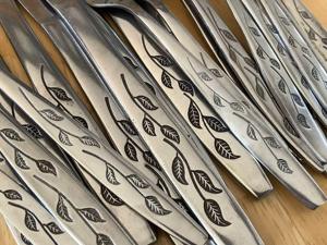 Ensemble de couverts décoratifs modernes et écologiques en acier inoxydable pour la table à manger et les occasions festives |   Collection élégante d'articles de table - Product Image 6