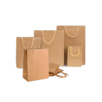 Sacs en papier kraft blanc/marron durables sur mesure en gros avec poignée longue, écologiques, recyclables, impression précise, qualité supérieure