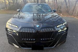 Voiture d'occasion haut de gamme 2023 BMW 760i xDrive 536 ch V8 biturbo - Product Image 6