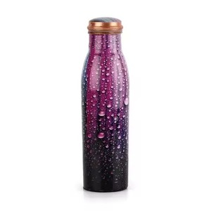 Botella de agua de cobre con impresión personalizada y diseño elegante para una hidratación saludable y un uso diario sostenible - Product Image 5