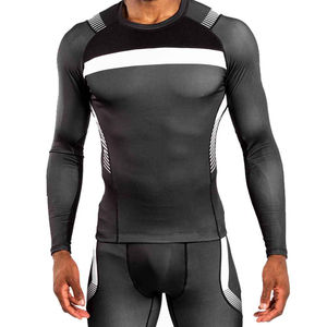 Rash Guard pour hommes en polyester de haute qualité, couleurs de logo personnalisables, différentes tailles disponibles-impression par sublimation personnalisée en gros - Product Image 1