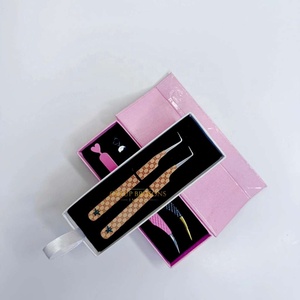 แหนบต่อขนตาคุณภาพสูง GETUP BROSONS IMPEX สแตนเลสสตีล 10 มม. ป้องกันไฟฟ้าสถิตย์ สีดำ/ชมพู ปลายทองเรียบเนียน - Product Image 1