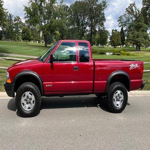 ¡Oferta Imperdible! Camioneta de Lujo Chevrolet S-10 ZR2 2003, Cabina Extendida, 4x4, Automática, Color Rojo Cereza Oscuro Metálico, en Excelente Estado - Product Image 2