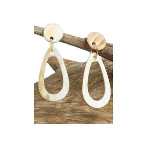 Boucles d'oreilles corne de buffle bon prix pour taille personnalisée prix bon marché avec couleur blanche naturelle - Product Image 1