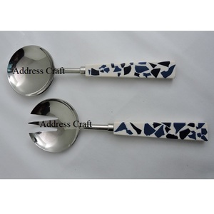 Juego de tenedor de cuchara para ensalada al por mayor más Popular con mango de resina, herramientas de servicio de acero 304, utensilios de cocina, juego de servidor de ensalada manual - Product Image 4