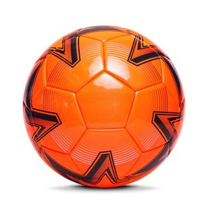 Ballon de football d'entraînement en PVC orange fluorescent avec panneaux cousus à la machine pour exercices pour jeunes ou pratique à haute visibilité - Product Image 1