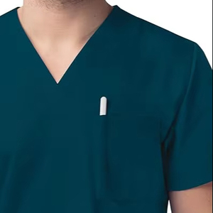 Ropa médica de día Traje médico de moda para hombres con diseño de múltiples bolsillos y material suave al tacto para uniformes de médicos y enfermeras - Product Image 1