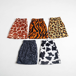 Pantalones cortos de malla de sublimación por encargo Pantalones cortos de playa con bolsillo de parche con estampado de leopardo por encargo - Product Image 2
