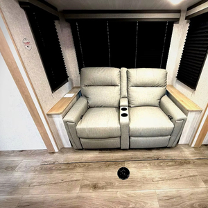 FOURNISSEUR DE NOUVEAUX MODÈLES 2026 East To West Longi tude 230FK - Product Image 5