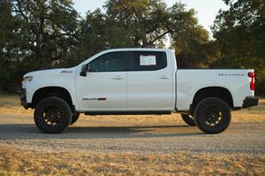 Chevrolet Silverado 1500 RST 2021. Goliath, Bajo Kilometraje, Caja de Cambios Automática, Volante a la Izquierda, Neumáticos R20, Estado Oscuro - Product Image 5