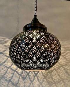 Lanterne décorative en fer, parfaite pour créer une atmosphère chaleureuse dans le patio du jardin ou le salon - Product Image 6