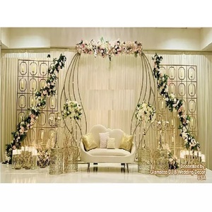 Mur de bougies en métal de style moderne pour la décoration de scène de réception et de salle de concert Décorations de mariage - Product Image 1