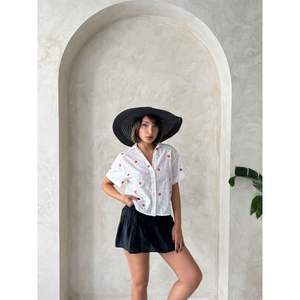 Chemisiers et chemises brodés pour femmes - Collection en gros - Product Image 3