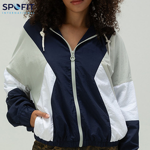 Chaqueta Cortavientos Deportiva para Mujer de Primera Calidad, 100% Nailon, Impermeable, para Uso en Exteriores, con Logotipo Personalizado, Impresión y Bordado - Product Image 4