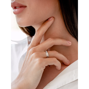 Preciosos Anillos de Compromiso Clásicos para Mujer con Moissanita de Corte Redondo, Acero Inoxidable, Chapado en Oro de 18K, Elegantes Anillos de Diamantes - Product Image 5