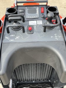 รถตักล้อยางขนาดเล็ก Kubota SCL 1000 รถตักหน้าขุดขนาดเล็กแบบตีนตะขาบ สำหรับงานก่อสร้างในฟาร์ม - Product Image 2