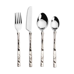 Ensemble de couverts en acier inoxydable avec finition dorée, taille personnalisée disponible, poignée dorée de styliste chez le fournisseur en gros - Product Image 2
