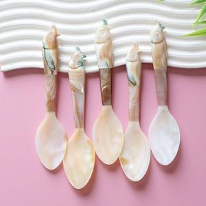 Cuillère en nacre faite à la main Design ancien luxueux avec artisanat de qualité supérieure Design ancien luxueux - Product Image 2