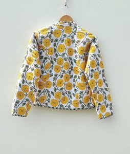 Veste en coton matelassé de style bohème indien fait à la main pour femmes nouveau style de vêtements d'extérieur en tissu tissé imprimé de fleurs décontracté pour l'hiver - Product Image 3