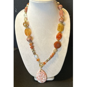 Collier Chic Fait Main en Résine Perlée pour Femmes Style Ange Cadeau d'Anniversaire Personnalisable - Product Image 3