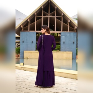 Ensemble haut et bas en georgette élégante avec broderie lourde et dupatta en georgette assorti pour la saison des fêtes, vente en gros - Product Image 5