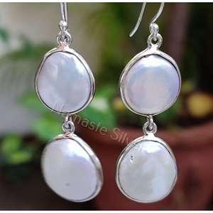 Pendientes Colgantes Hechos a Mano en Plata de Ley 925 con Perlas de Agua Dulce Auténticas, un Precioso Regalo de Cumpleaños para Ella - Product Image 5