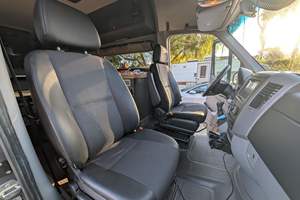 Mercedes-Benz Sprinter 2500 4x4 2017 Usada, Conversión de Furgoneta, Turbodiésel V6 4WD, Altamente Equipada - Product Image 5