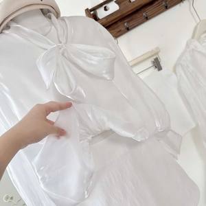 Conjunto de Blusa Blanca de Gasa con Lazo y Minifalda de Línea A al por Mayor de Fábrica - Product Image 2