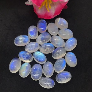 Mehrajudin Gems, Piedra de Nacimiento de Junio, Cabujón de Piedra Lunar Arcoíris Natural de 6x8 mm, AA, Fuego Azul Intenso, Blanco Ovalado, 2-3 Quilates, Certificado por Terceros - Product Image 3